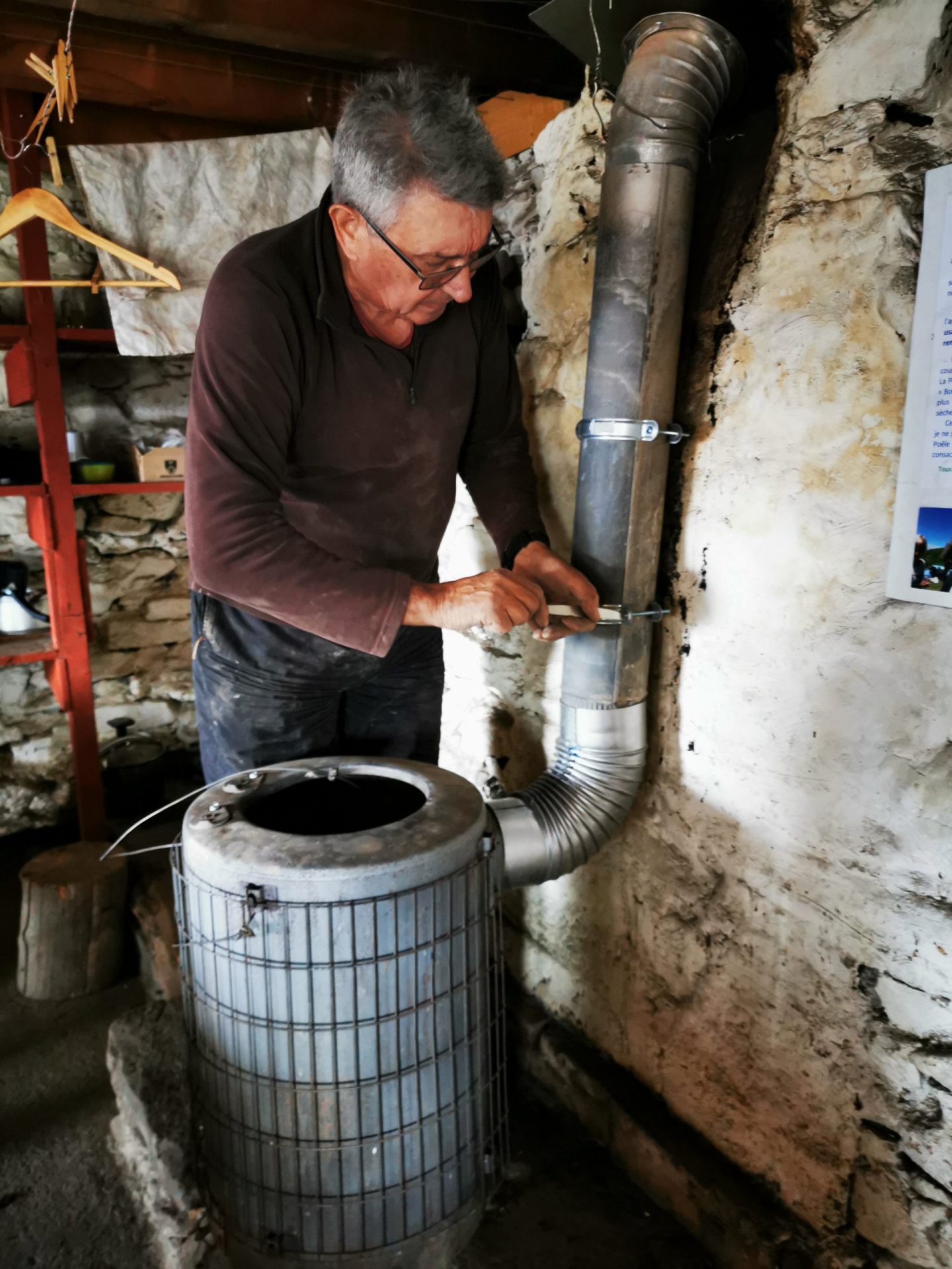 La Perrière, réparation du poêle…